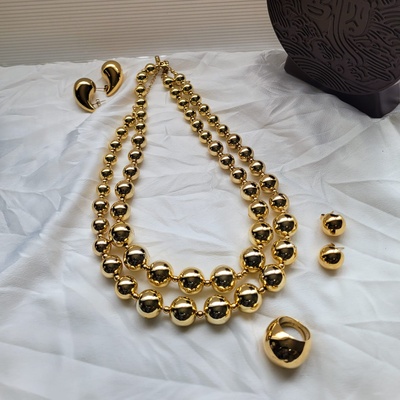 Gold Pearl necklace